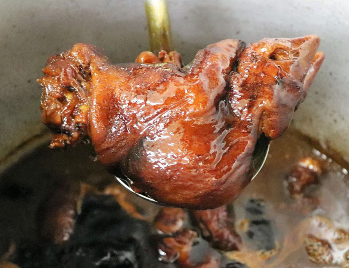 豚足専用業者、佐藤さんの豚足